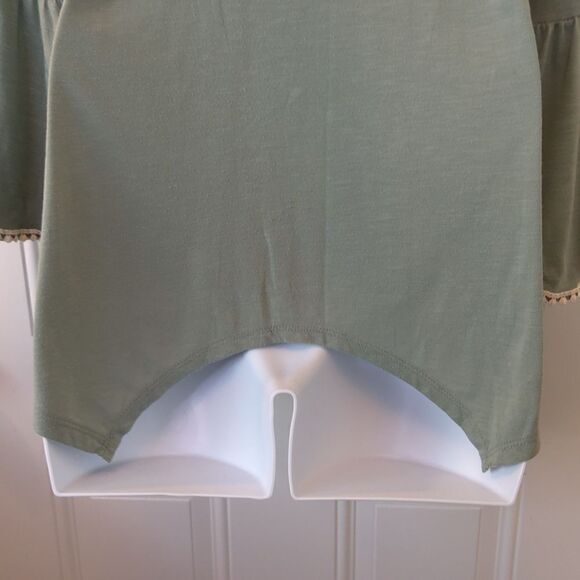 Tru Self sage green lace and screen print front Bell sleeve shark bite blouse - Picture 11 of 13